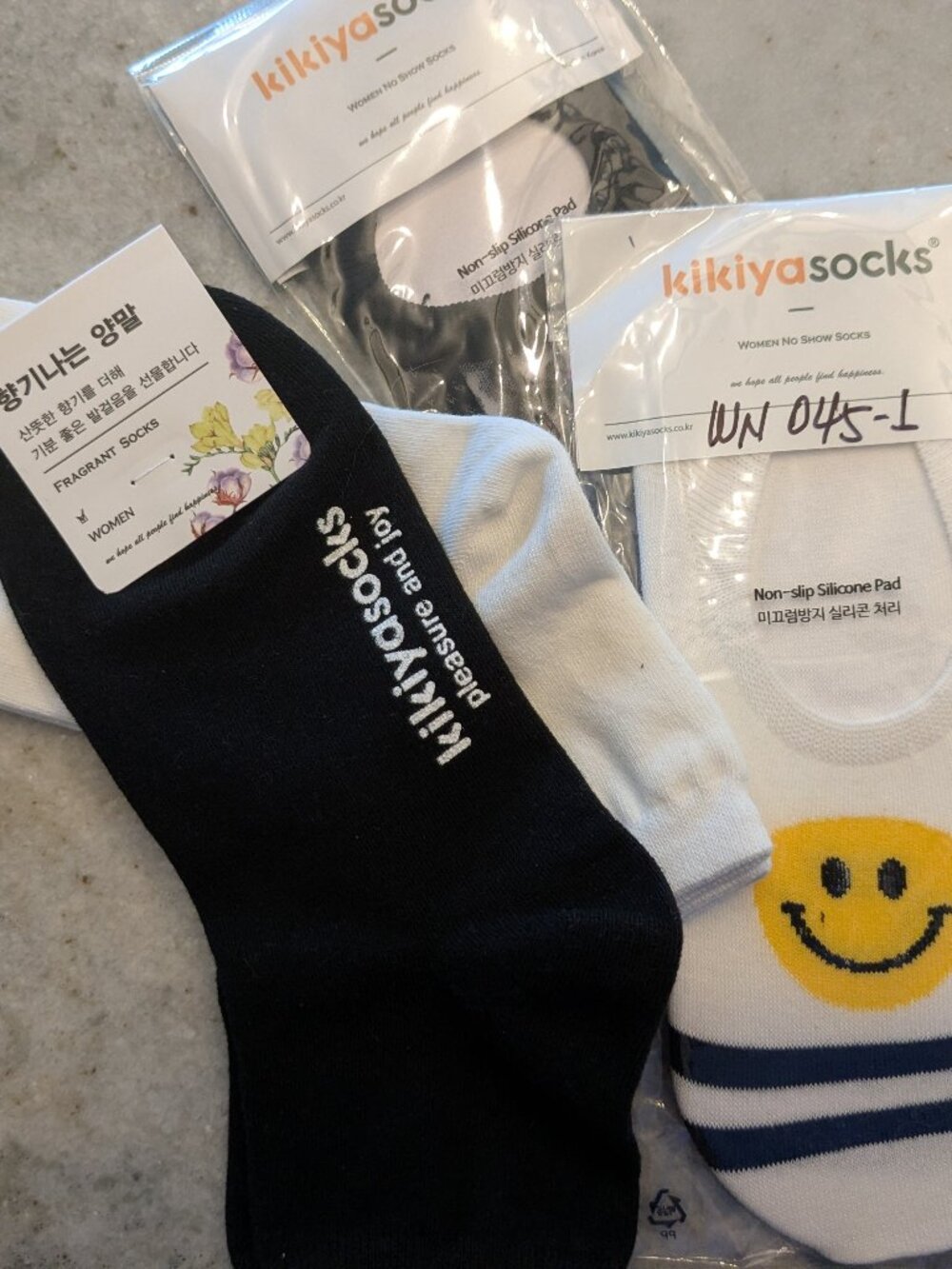 Kikiya Socks NWT 4 Pack Fragrant Smiley Face Ankle No Show Socks Women 23-25cm